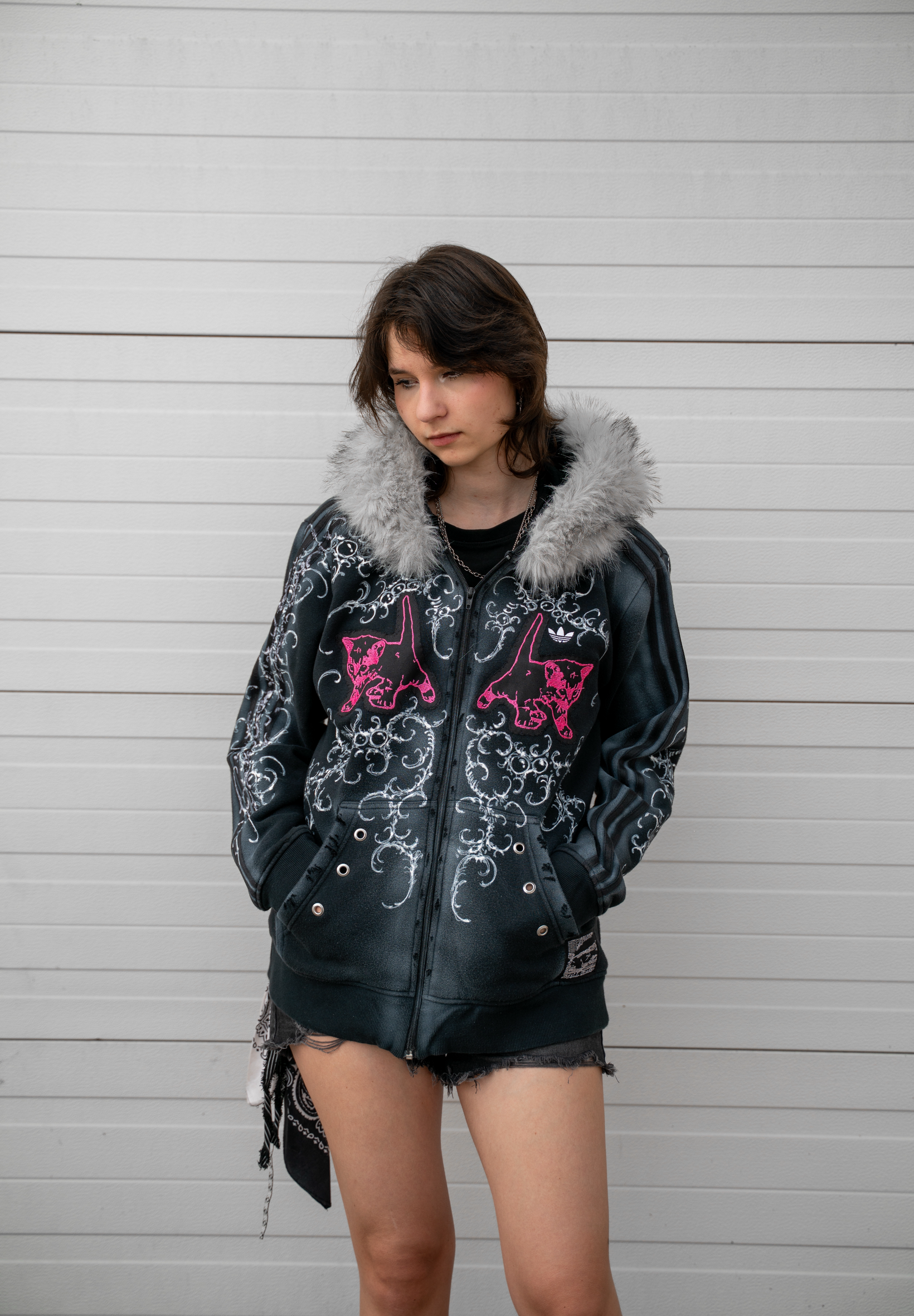 Czarna bluza Adidas custom Kitty