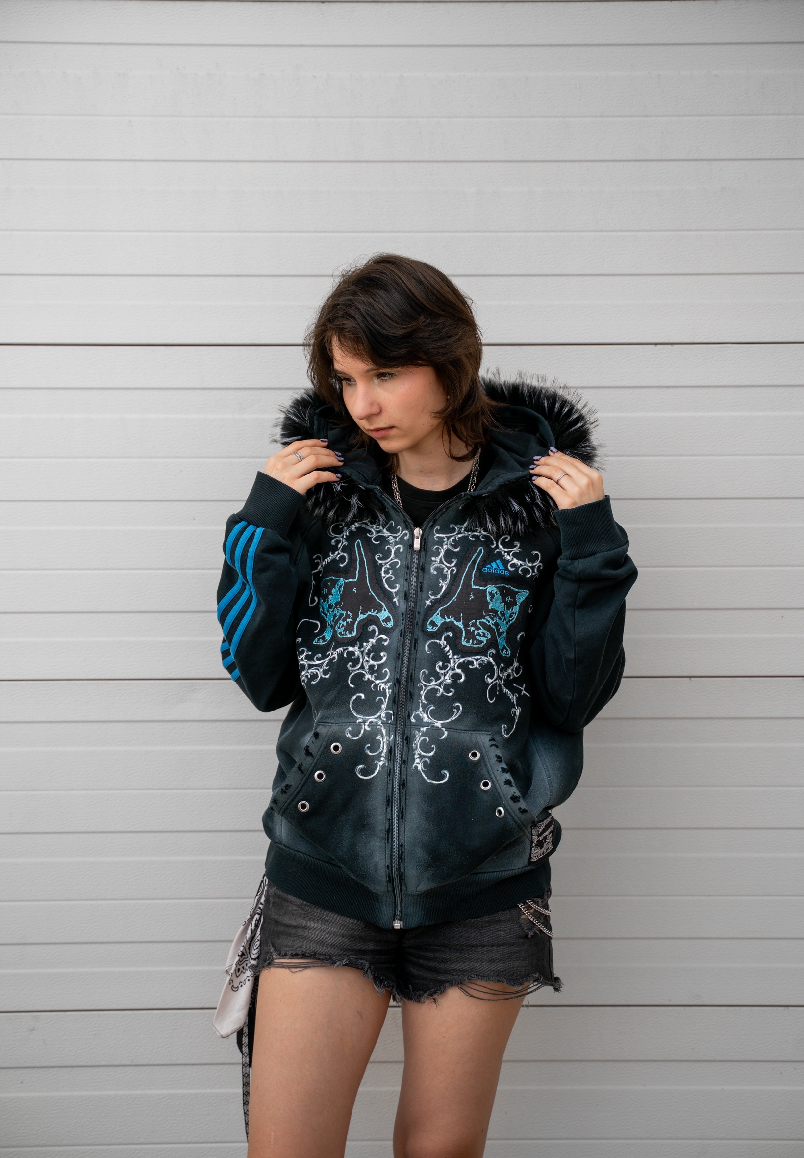 Czarna bluza Adidas custom Kitty