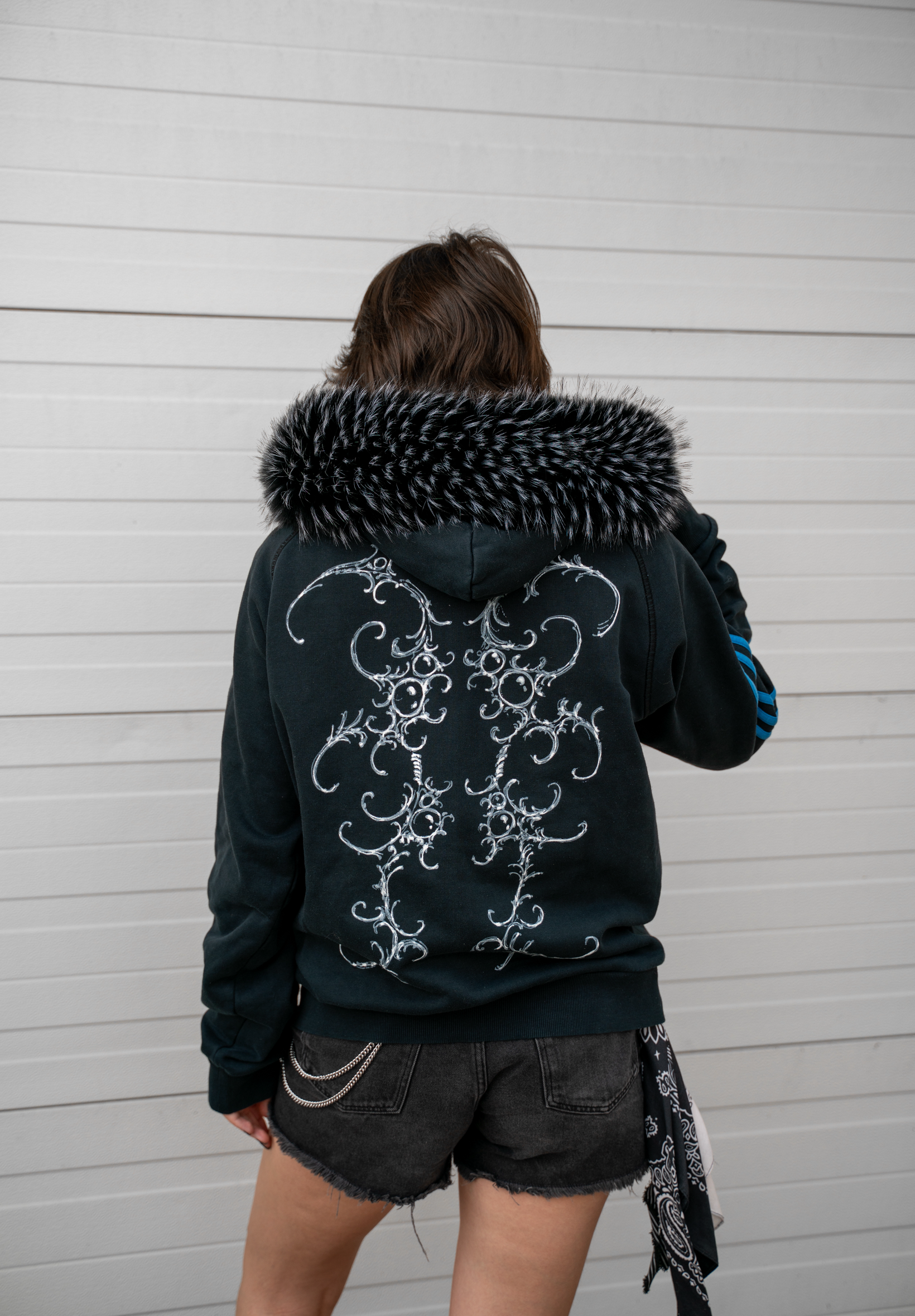 Czarna bluza Adidas custom Kitty