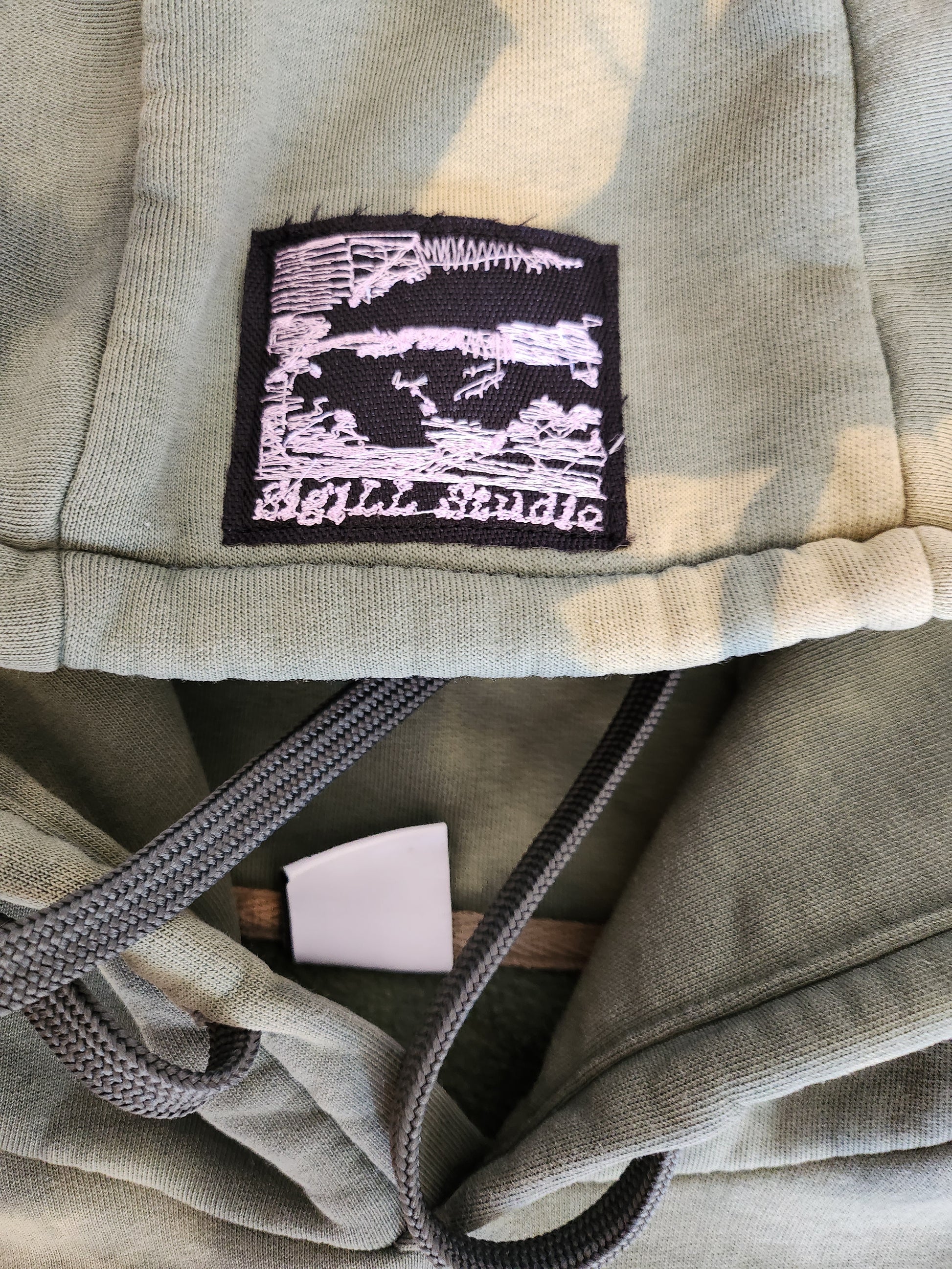 Zielona bluza tie dye custom cybersigilism